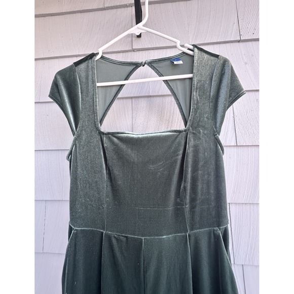 Old Navy Green Velvet Wide Leg Jumpsuit Medium Square Neck Pockets NWT - Picture 3 of 9